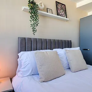 Entire 1 Bed In The Centre Of Stockport